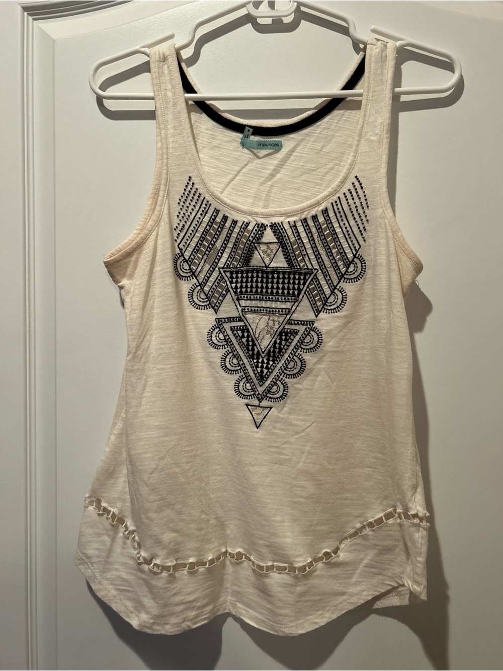 Maurice’s Women’s Sleeveless Top in a Cream Color Sz Medium